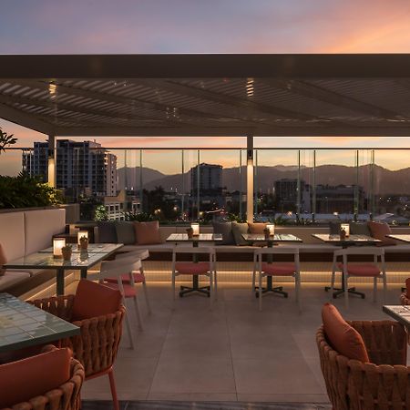 Hotel Crystalbrook Bailey Cairns Zewnętrze zdjęcie The rooftop bar