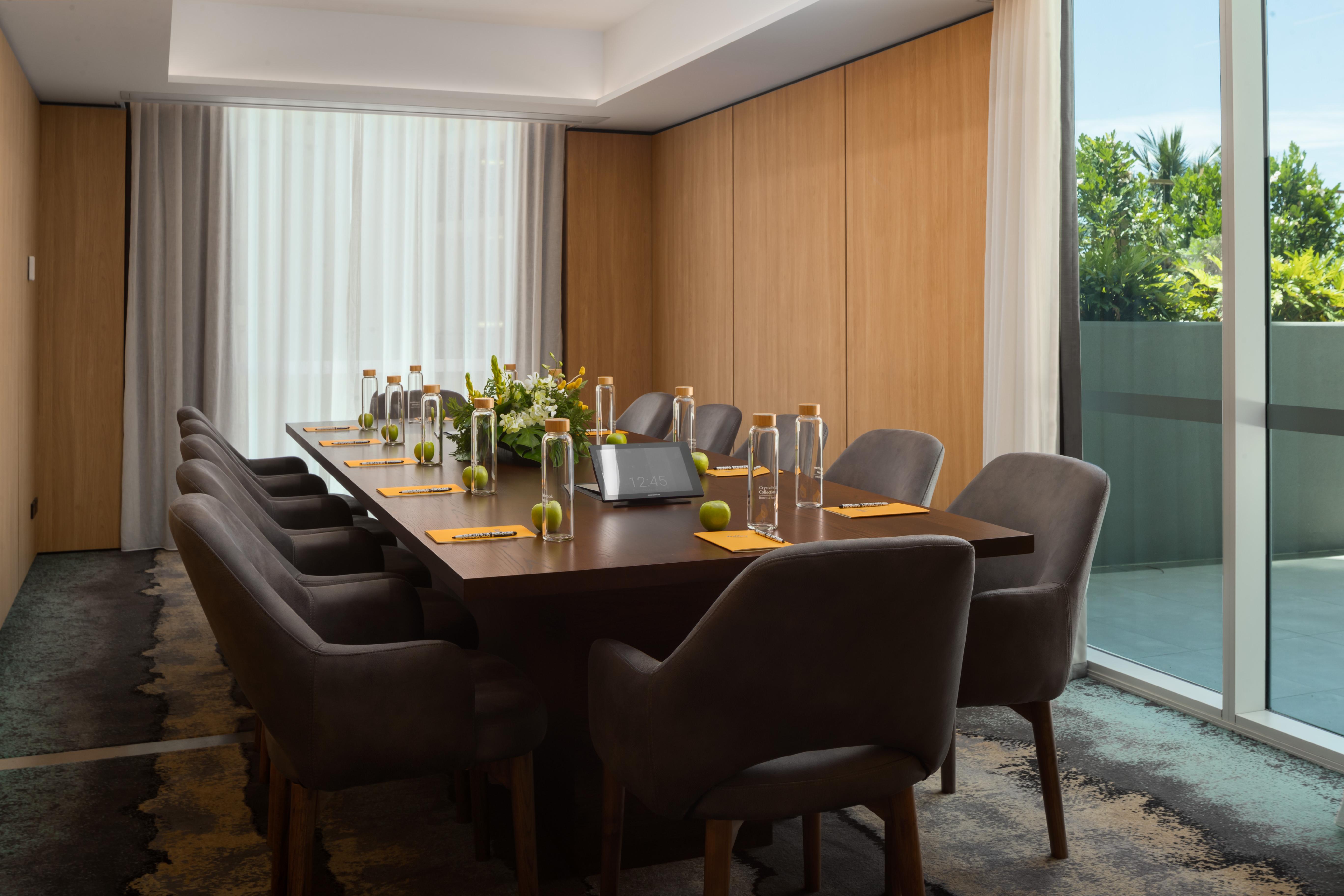 Hotel Crystalbrook Bailey Cairns Zewnętrze zdjęcie Meeting room at the hotel