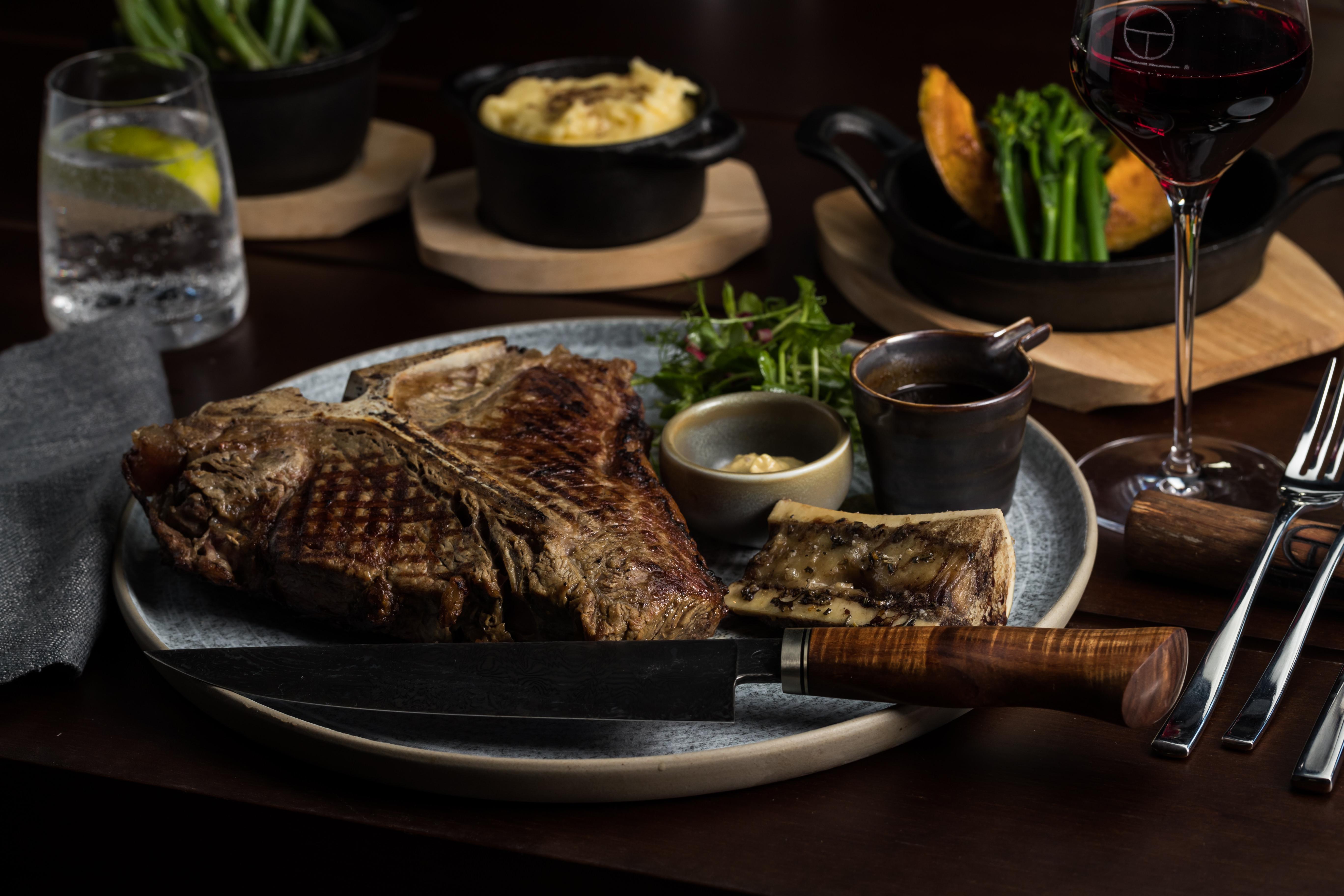 Hotel Crystalbrook Bailey Cairns Zewnętrze zdjęcie A steak at the restaurant