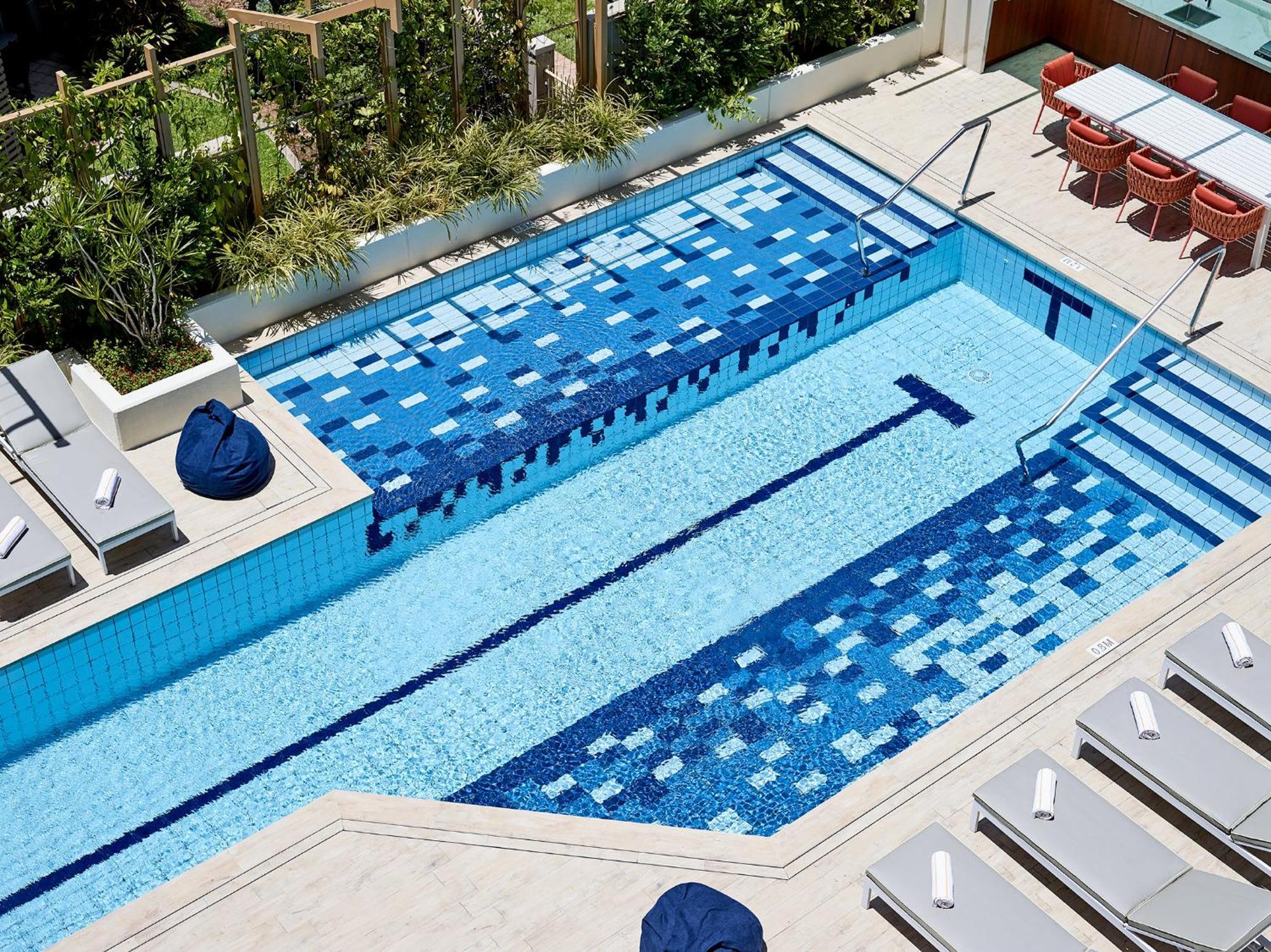 Hotel Crystalbrook Bailey Cairns Zewnętrze zdjęcie A rooftop pool
