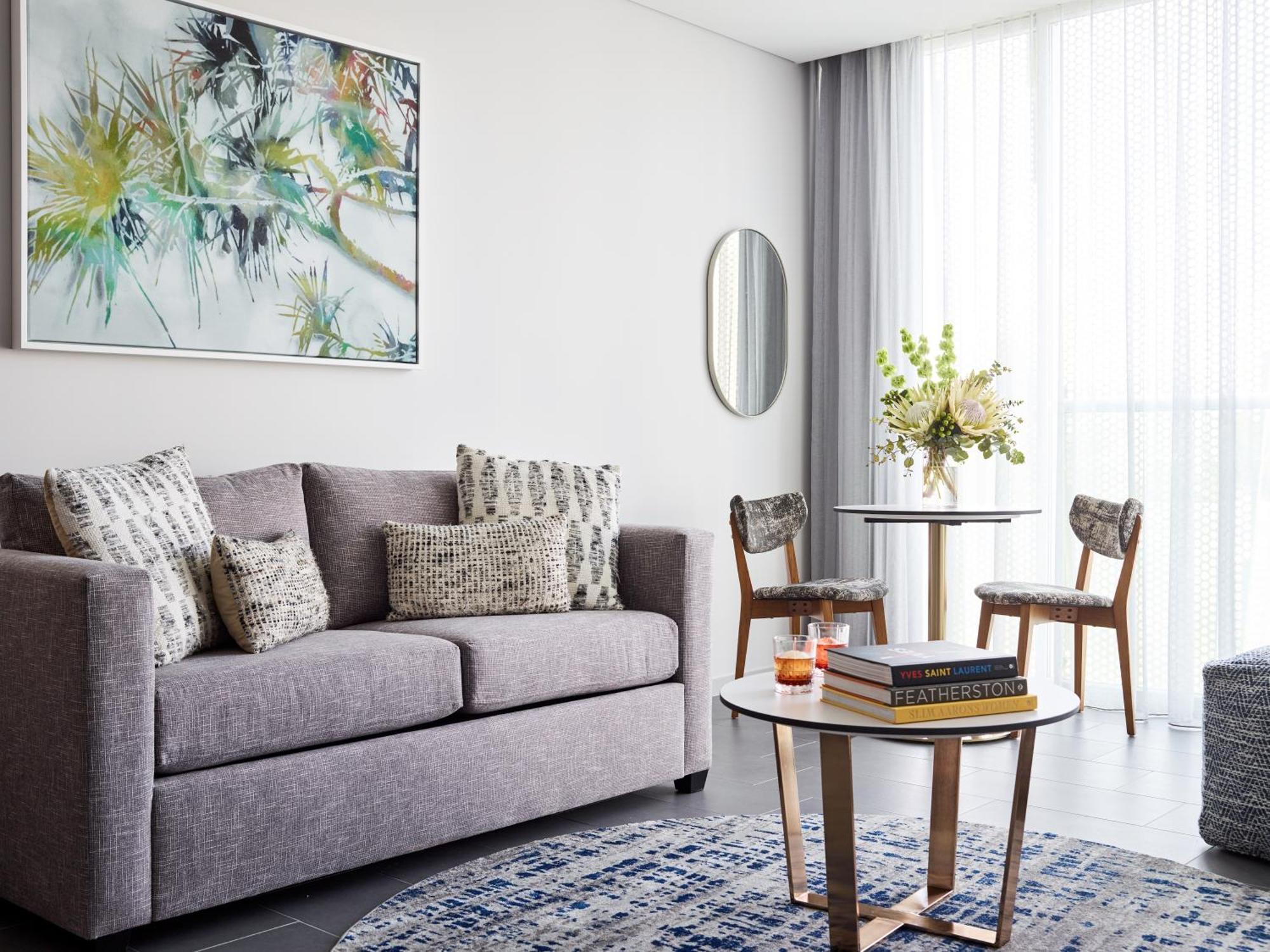 Hotel Crystalbrook Bailey Cairns Zewnętrze zdjęcie A living room in a serviced apartment in Singapore